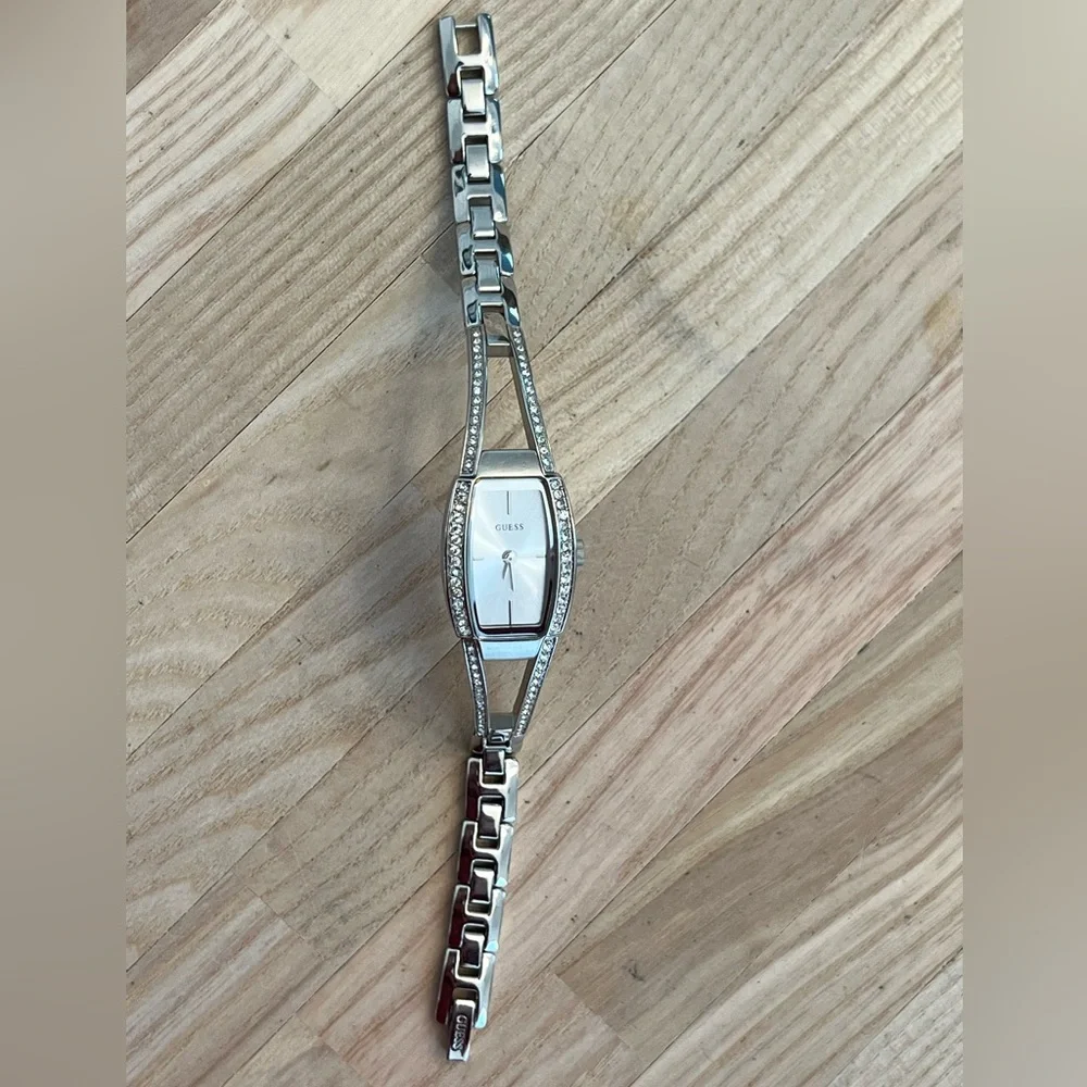 Guess Ladies Watch Crystal Embellishments Silver Dial Stainless Bracelet NWOT